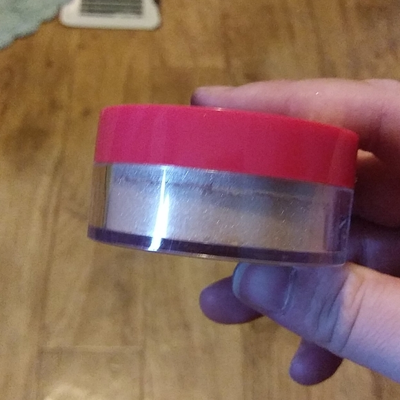 Julia place shadow palette and highlighter - Picture 3 of 4